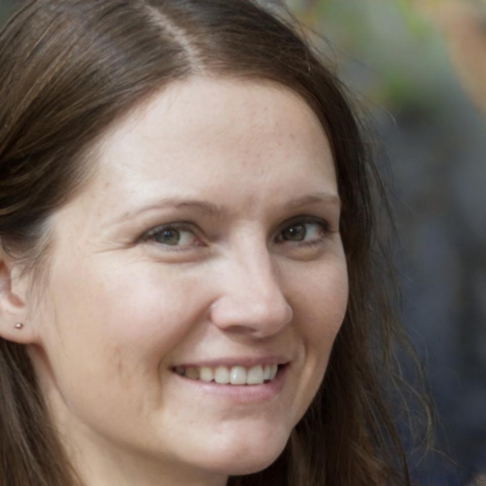 Siriporn Voss, Financial Analyst